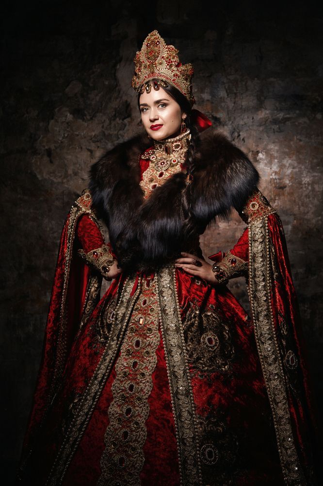 Фешн-импровизация национальной красоты русского костюма.