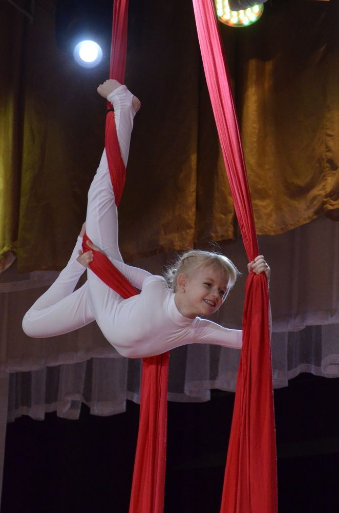 На полотнах. Эмоции и грация.