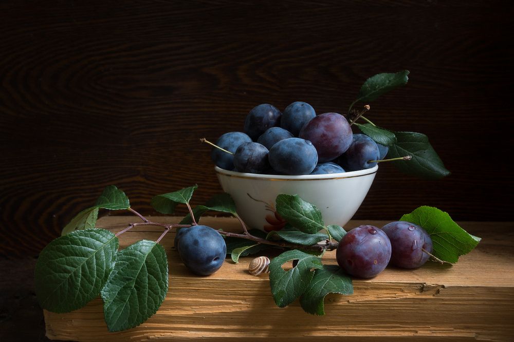 Чашка спелых слив