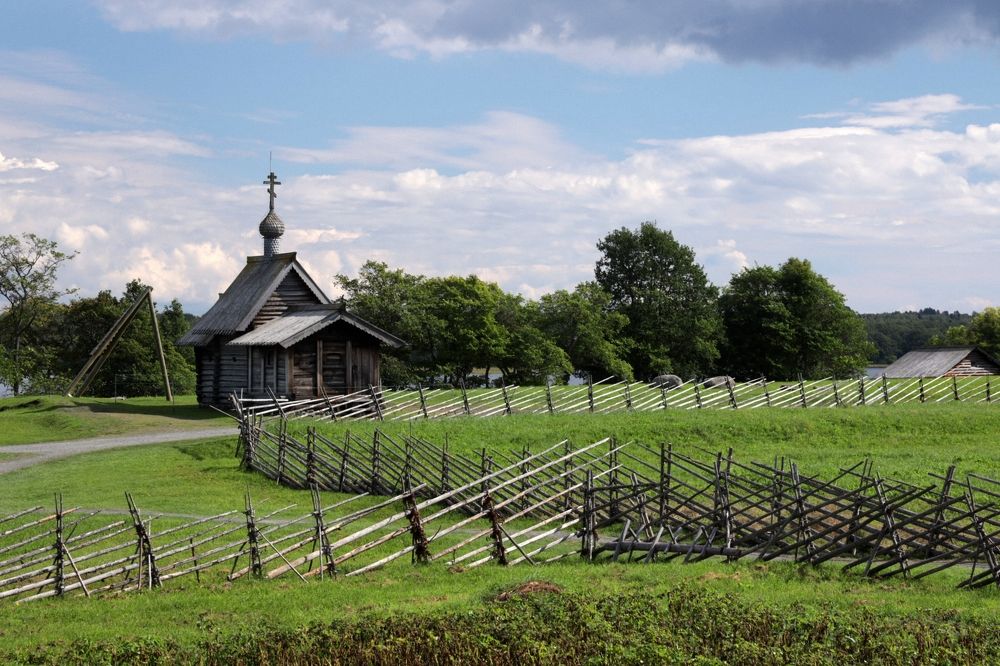 Плетень (the fence)