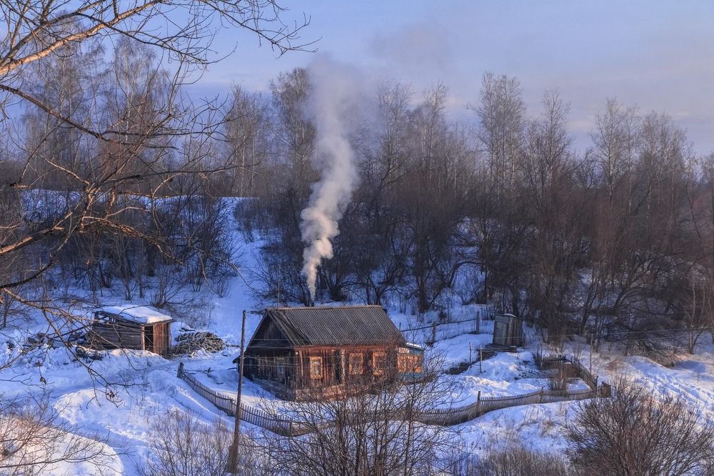 На пригорке.