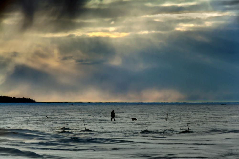 Апрельский вечер на реке Онеге.