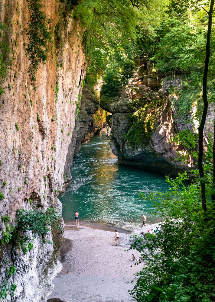 Купание в горной реке