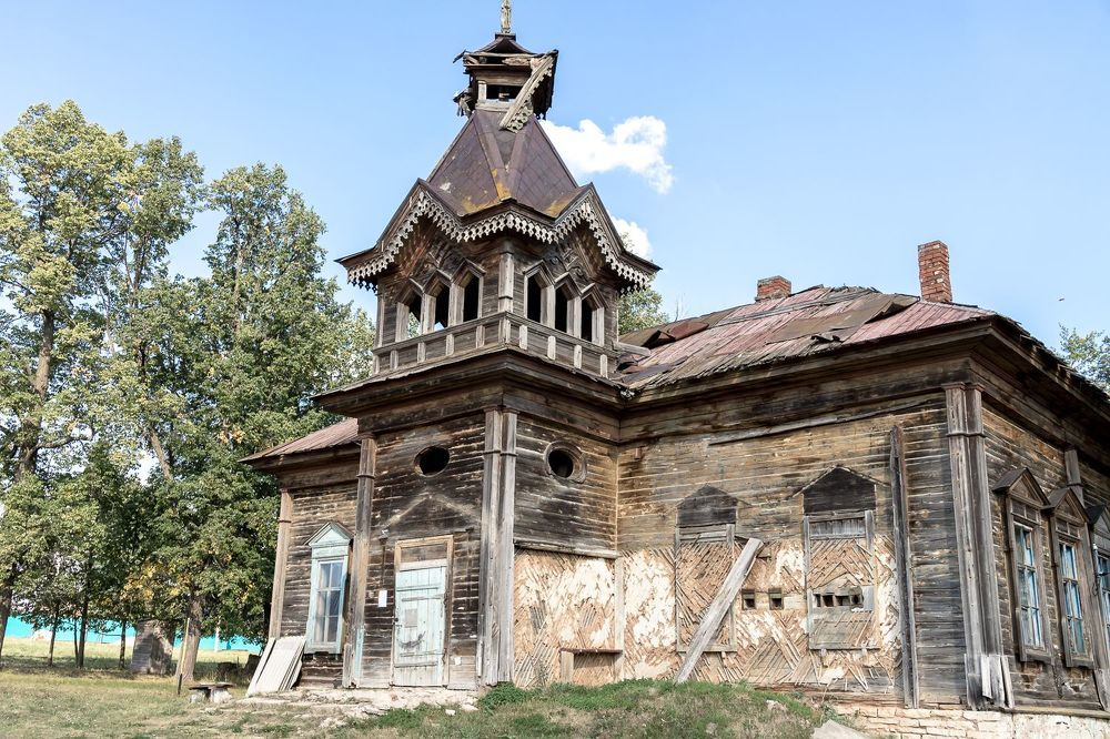 Здание бывшего ремесленного училища .