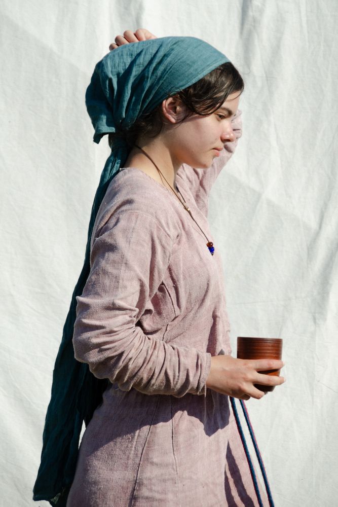 Девочка с кружкой. Участница фестиваля реконструкторов Былинный берег