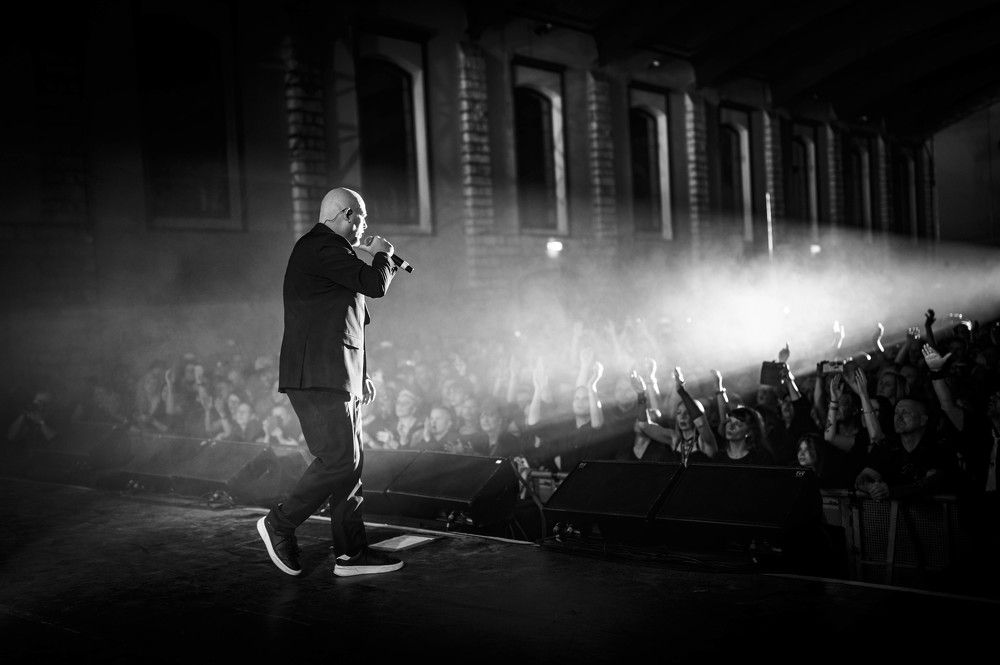 Joke Jay from AND ONE on stage