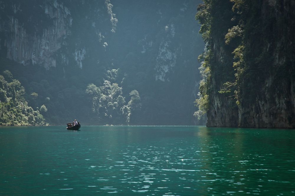 Из-за острова