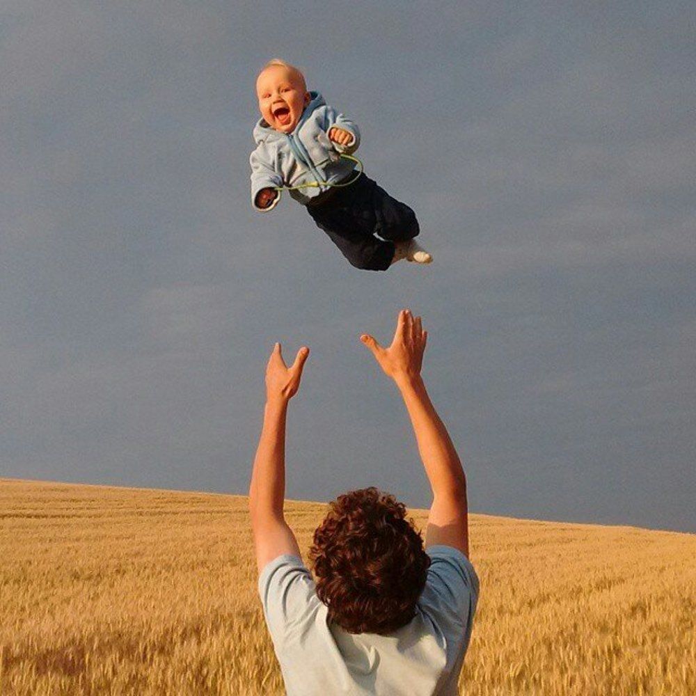 Неподдельное счастье на крыльях веры.