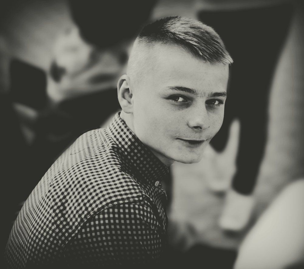 человек в рубашке