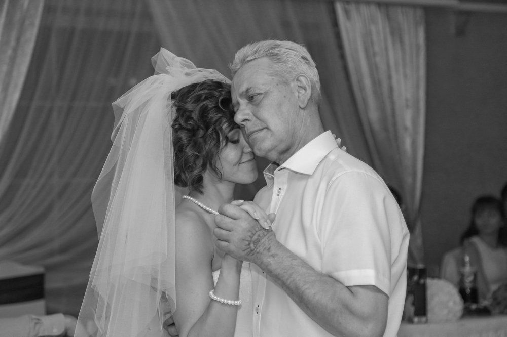 Уходит доченька к другому