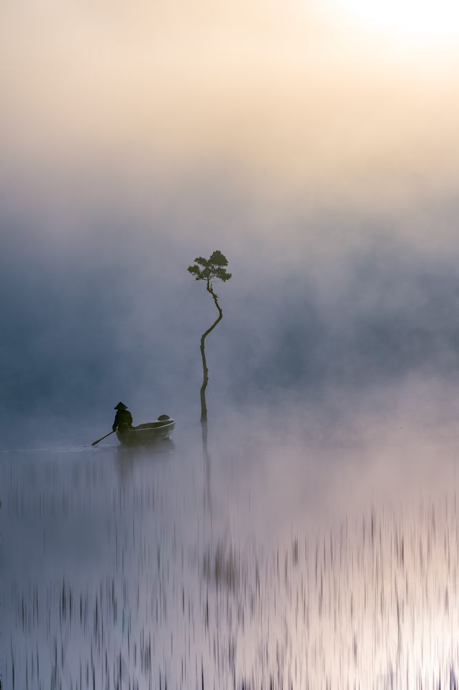 Morning in Tuyen Lam lake