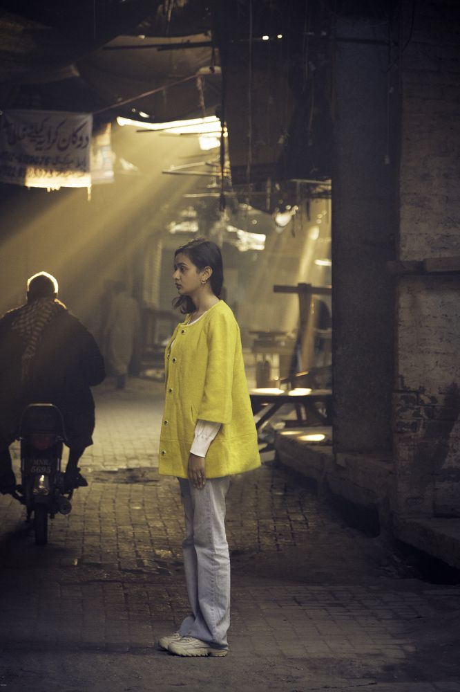 "Capturing the Essence of Wonder: A Girl's First Visit to Androon Multan"