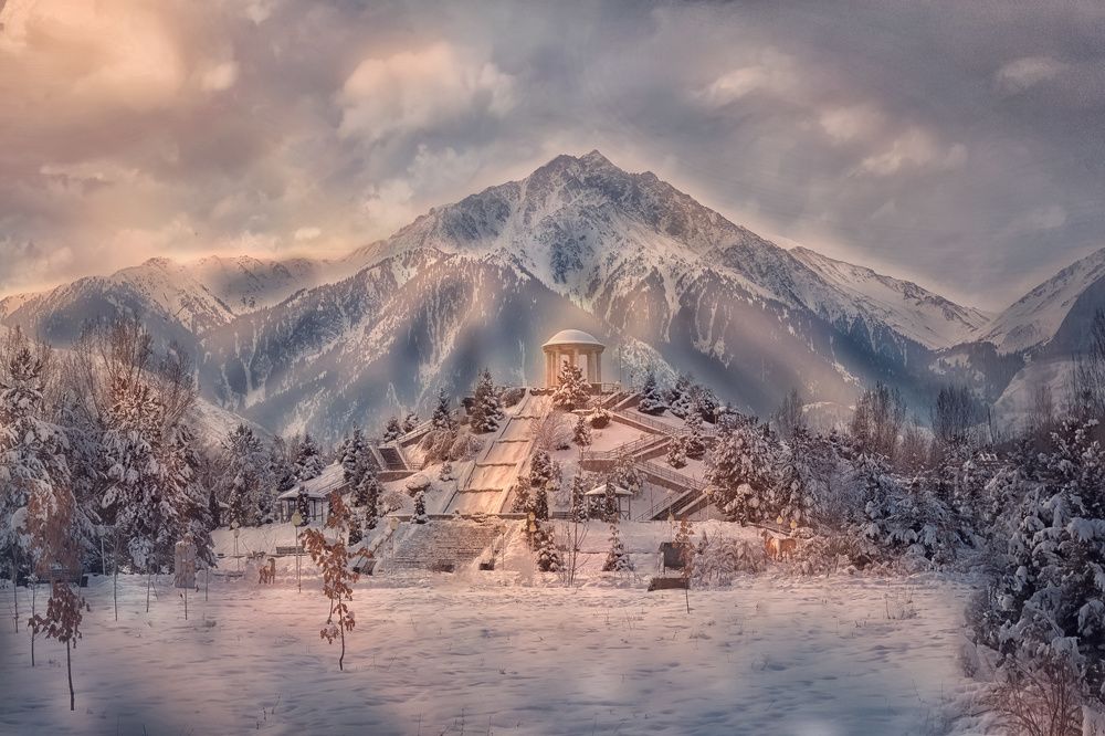 Зимний рассвет в Парке у подножия гор.