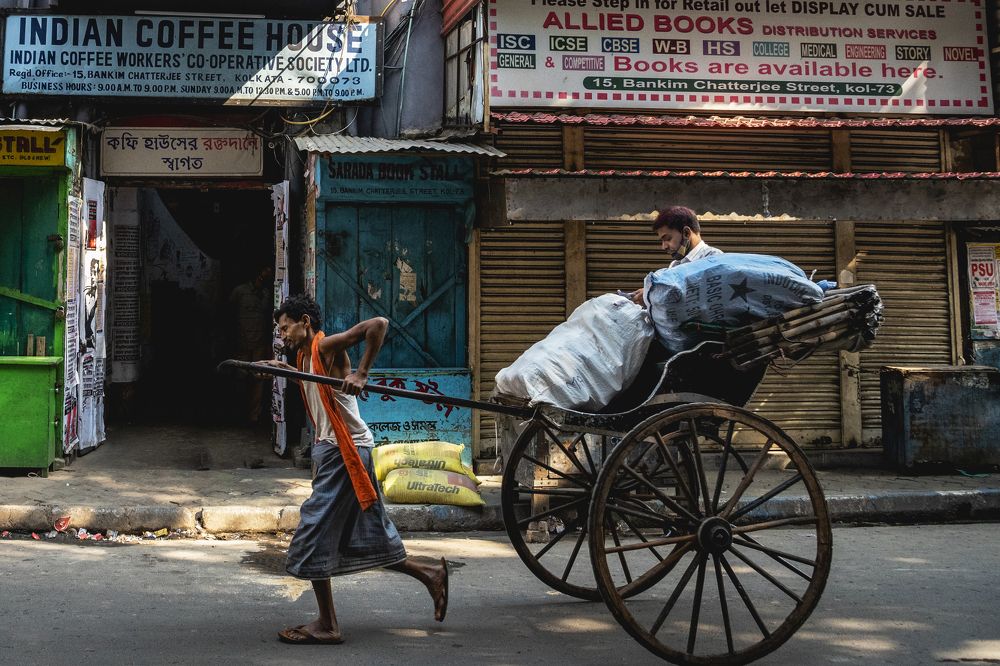 HUMAN CHARIOTS OF KOLKATA