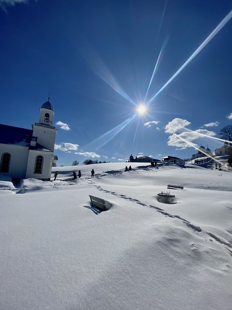 «Апрельский день».