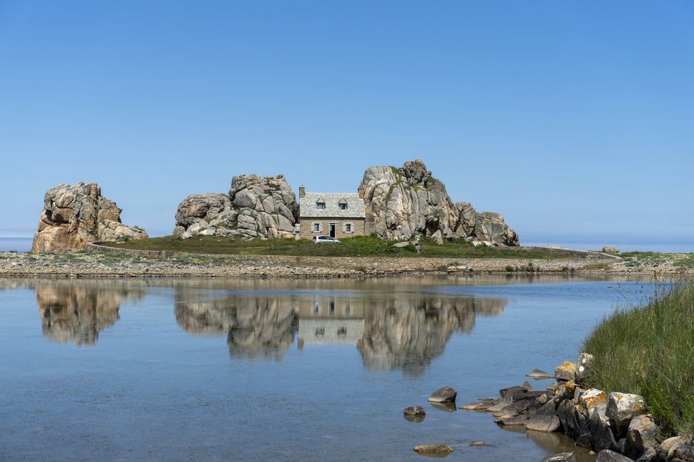 Зажатый между камней