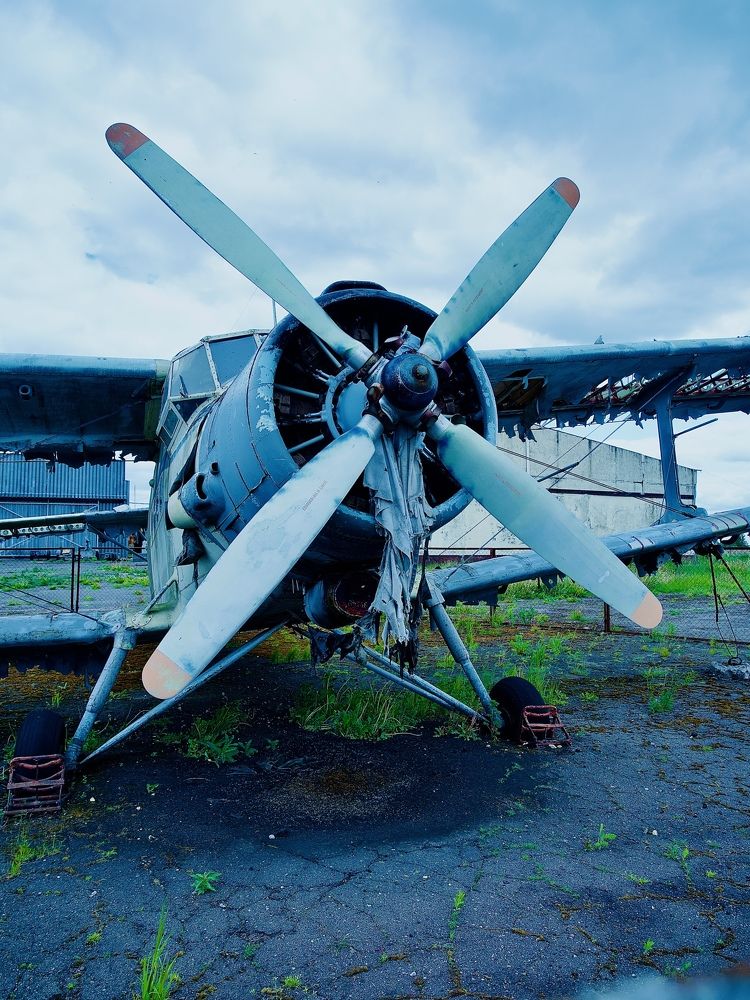 Старичок АН-2. Перед транспортировкой с аэродрома на  кап ремонт