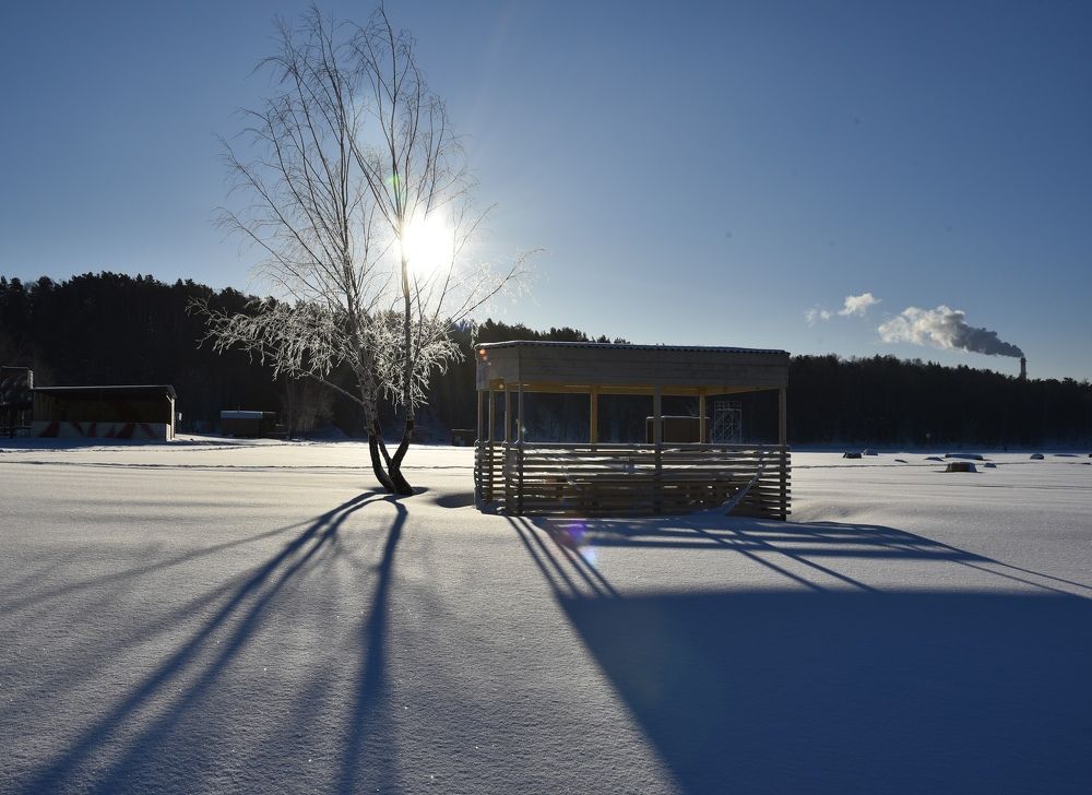 Тень в солнечный день.