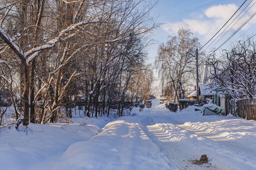 Зимним утром у частного сектора..