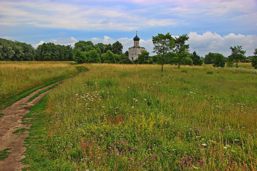 Дорога к храму.