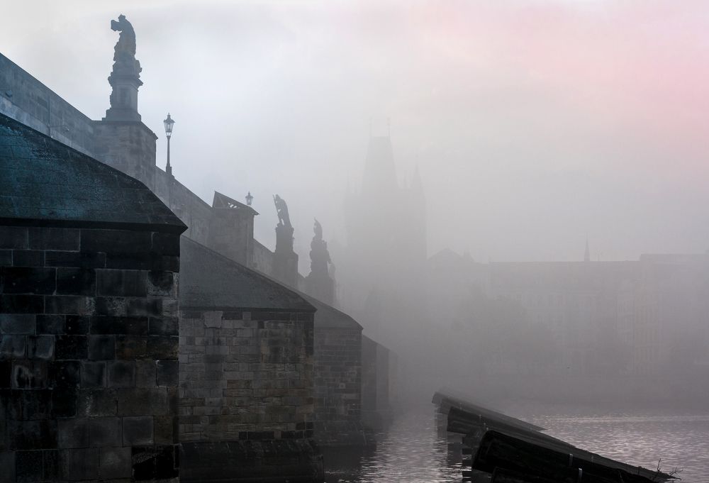 Ранним утром у Карлового моста