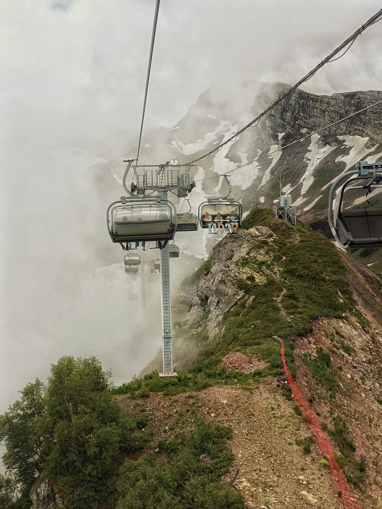 Канатная дорога ведущая в туман