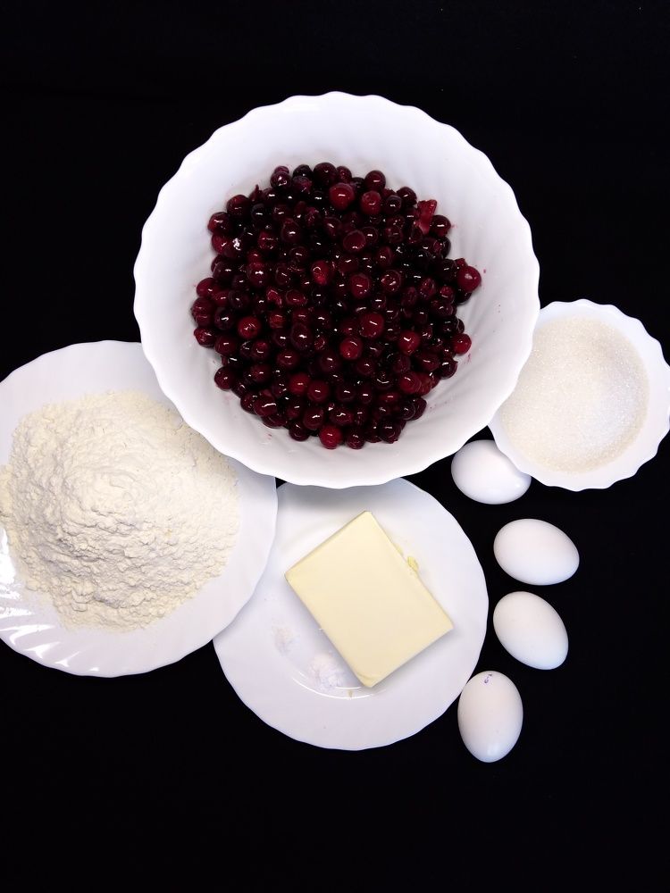 Готовим пирог с вишней