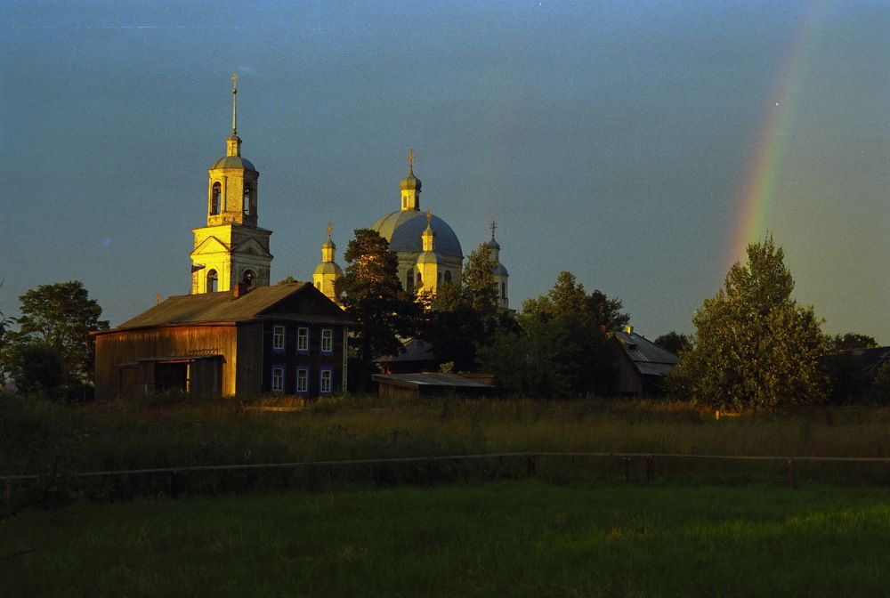 Вечер с видом на Троицкую церковь...!