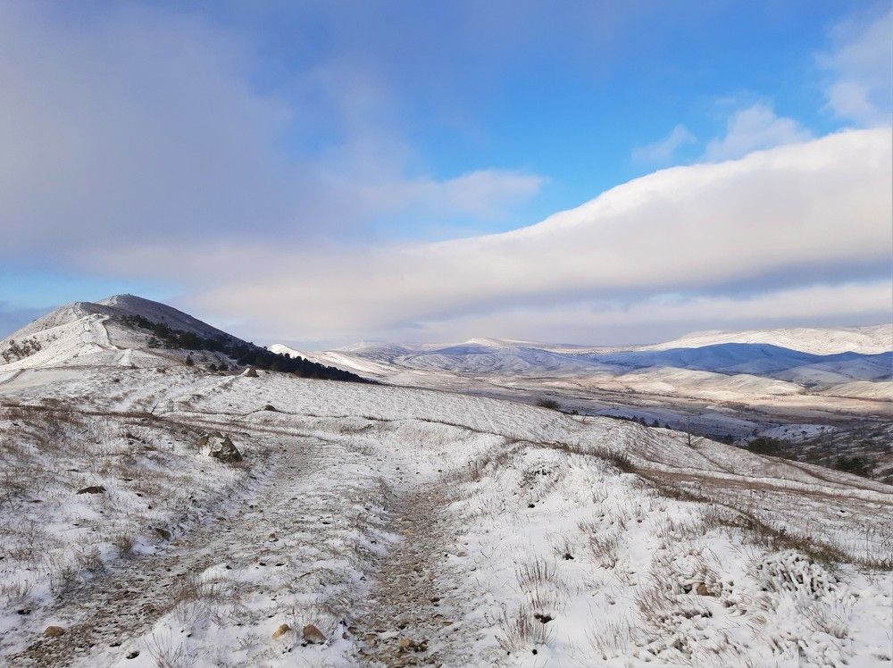 Хребет Джан-Кутаран в снегу, Крым