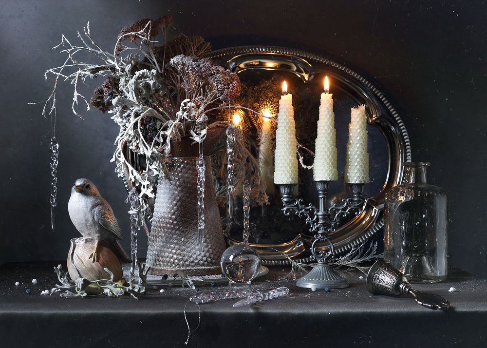 Зимний натюрморт со свечами