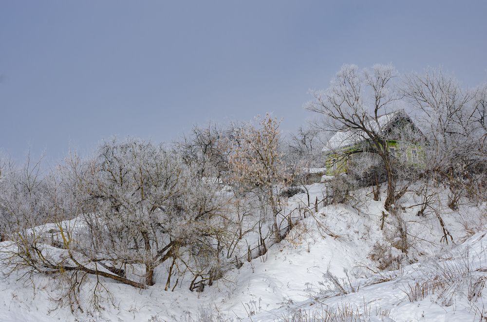 Дом на пригорке