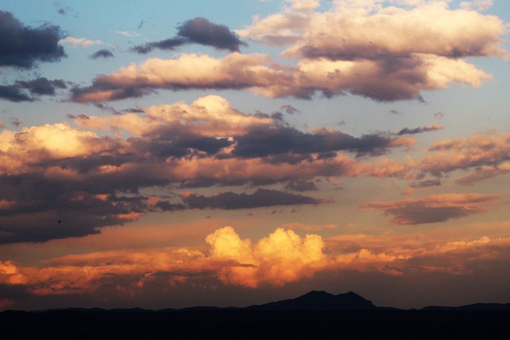 Летний красивый облачный  день