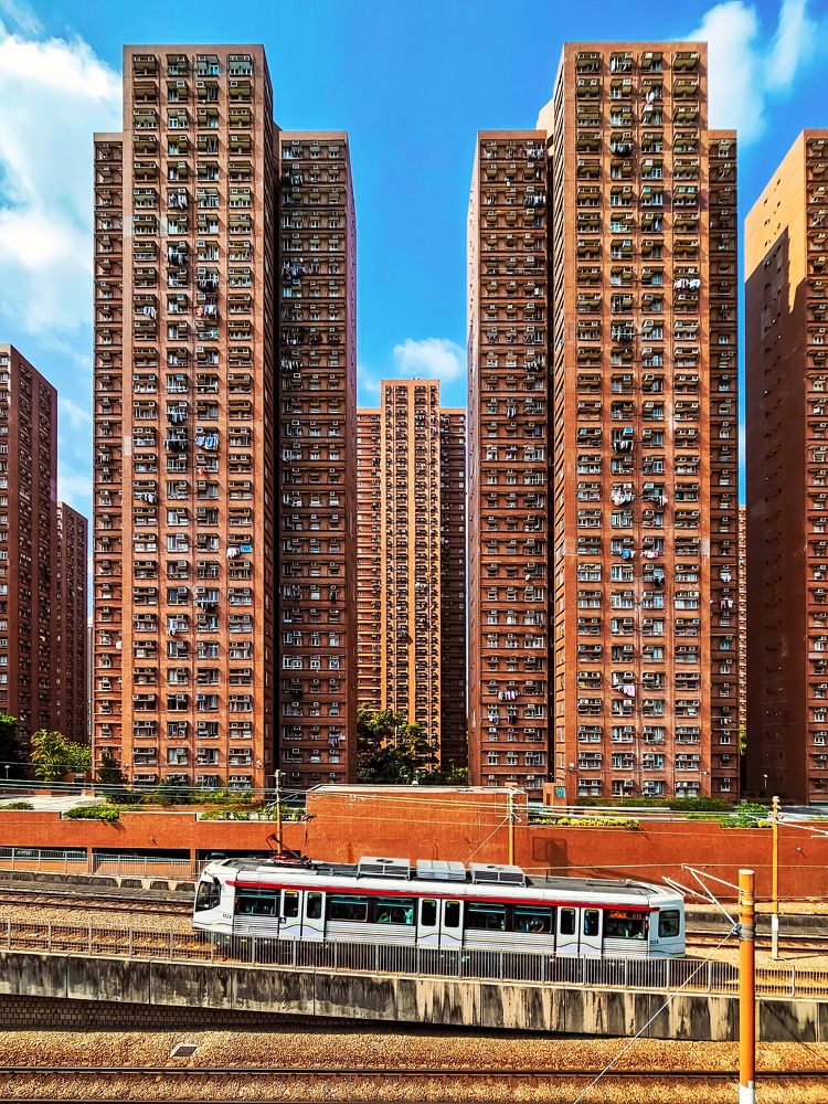 Light rail that travels through the city