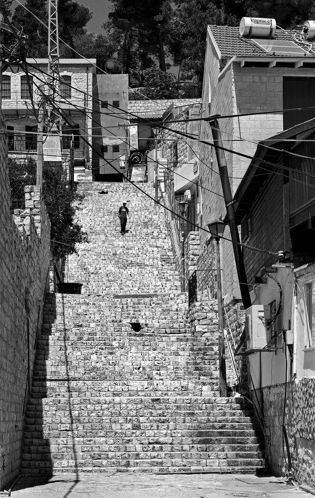 По ступеням