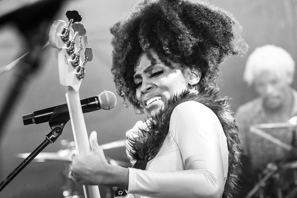 Ник Уэст (Nik West)