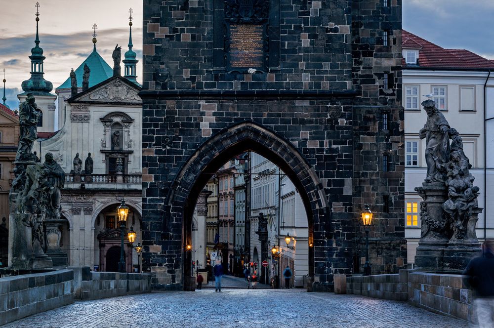 Утром на Карловом мосту