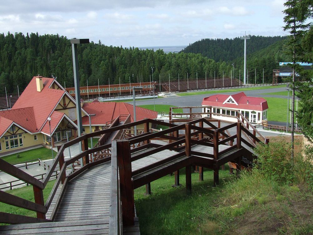 Лестница. Баитлонный корт.