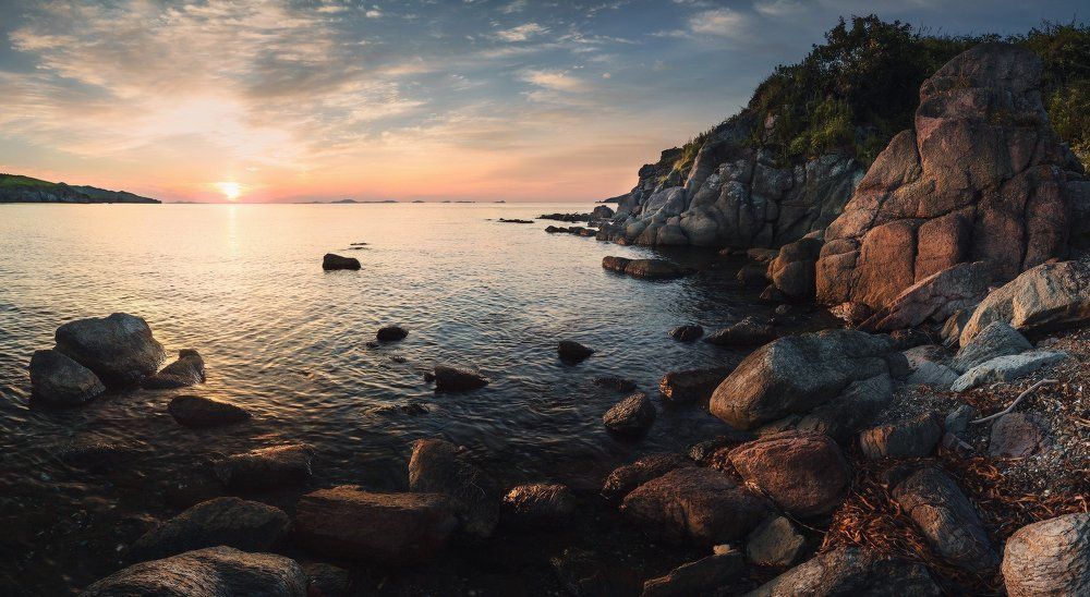 Над морем пробуждаясь...