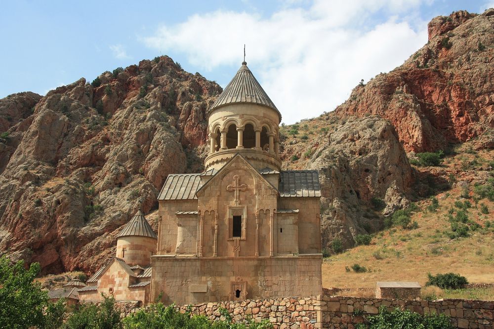 Монастырь Нораванк в одноименном ущелье. Армения