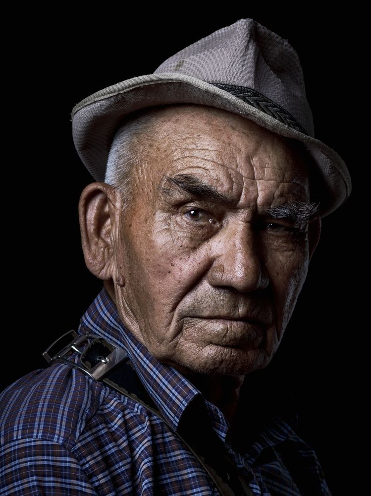 Photograph by Evgeniy Savikov