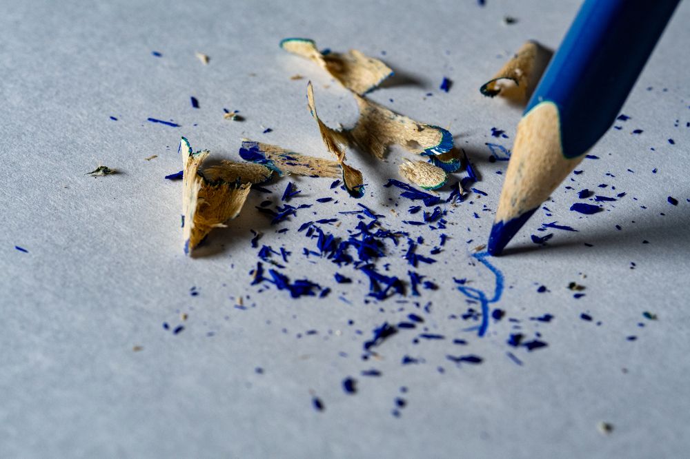 Синий карандаш.