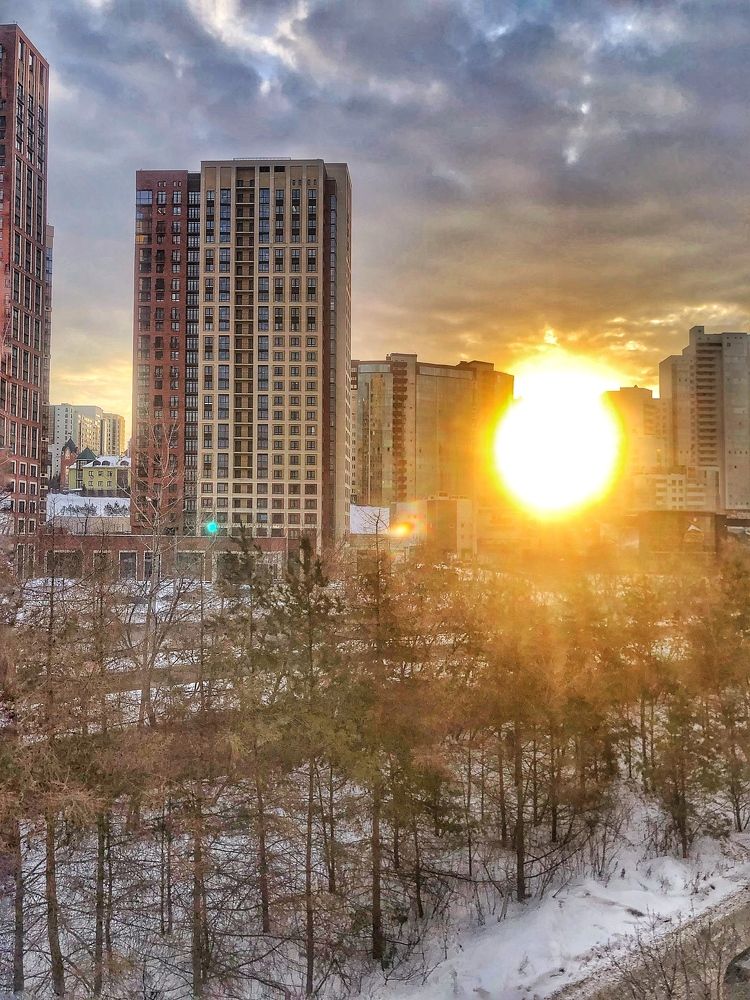 Солнце ворвалось