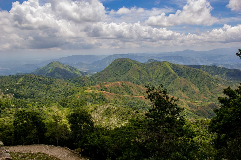 A beautiful view of the mountain landscape