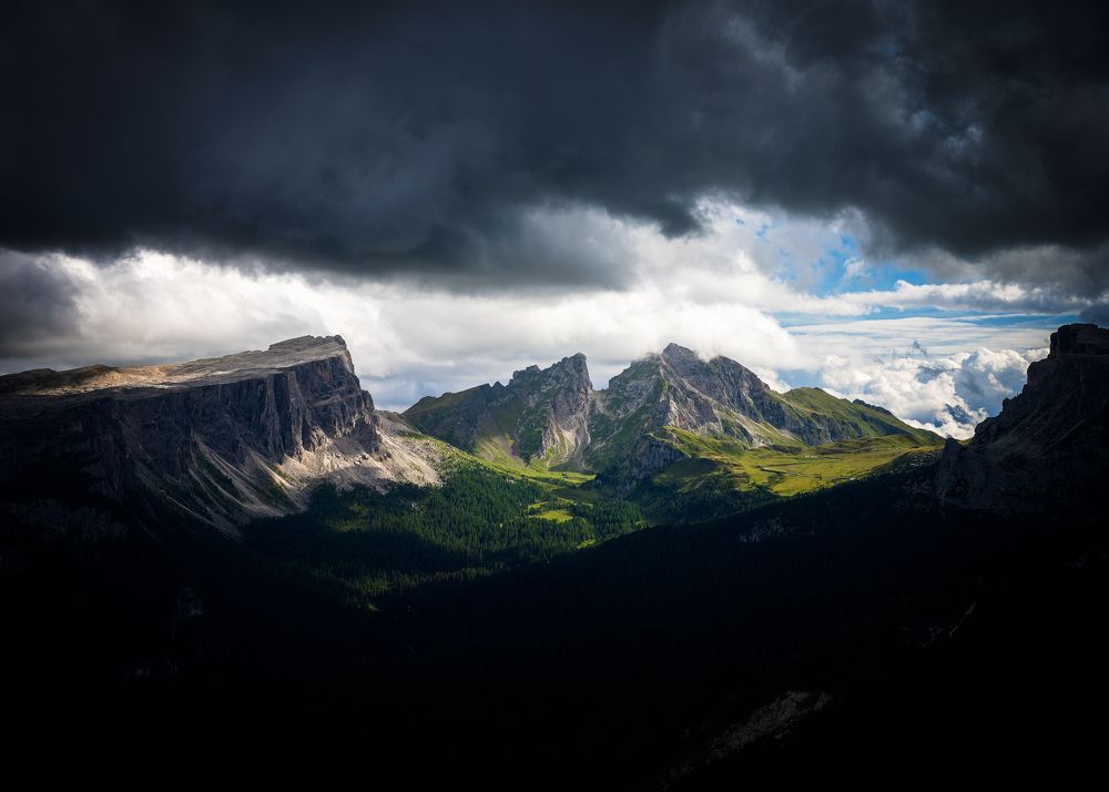 Photograph by Holhos Nick