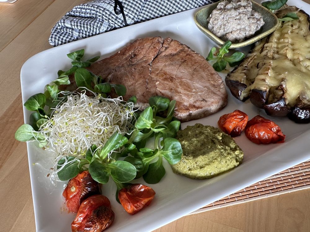 Photograph by Elena Pozdorovkina