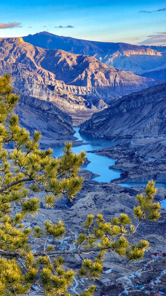 В лучах восходящего солнца...