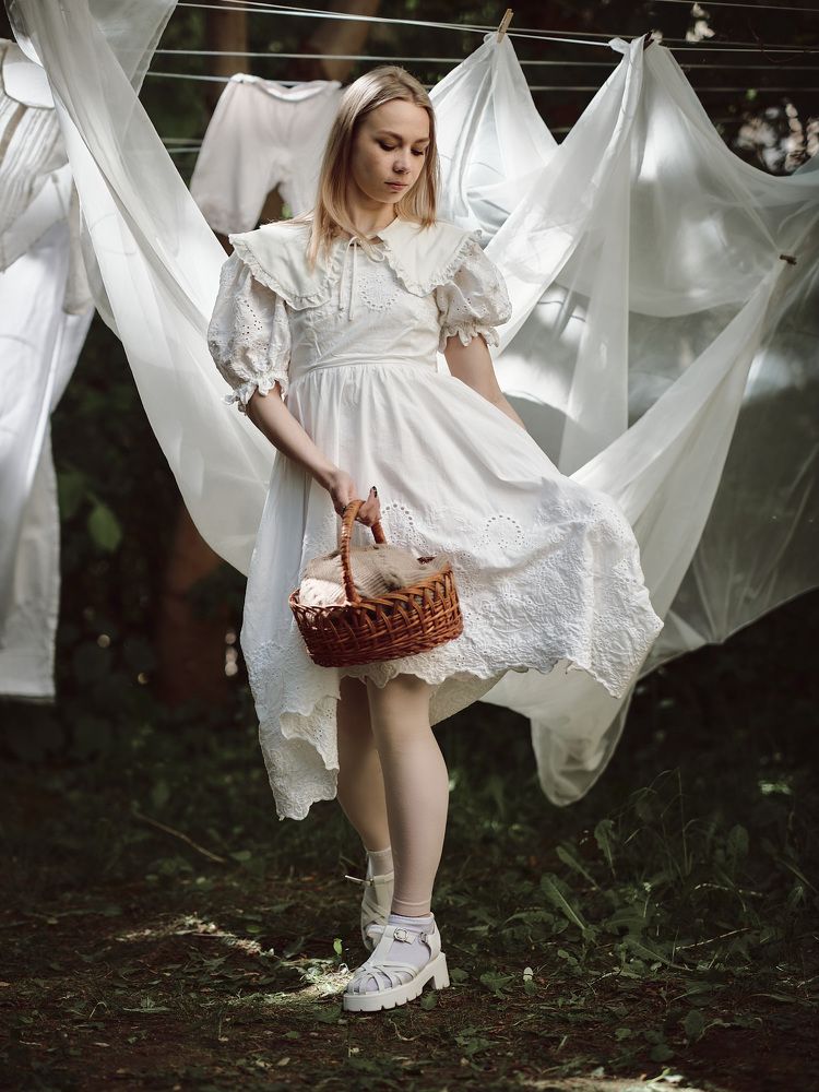 Девушка и белье