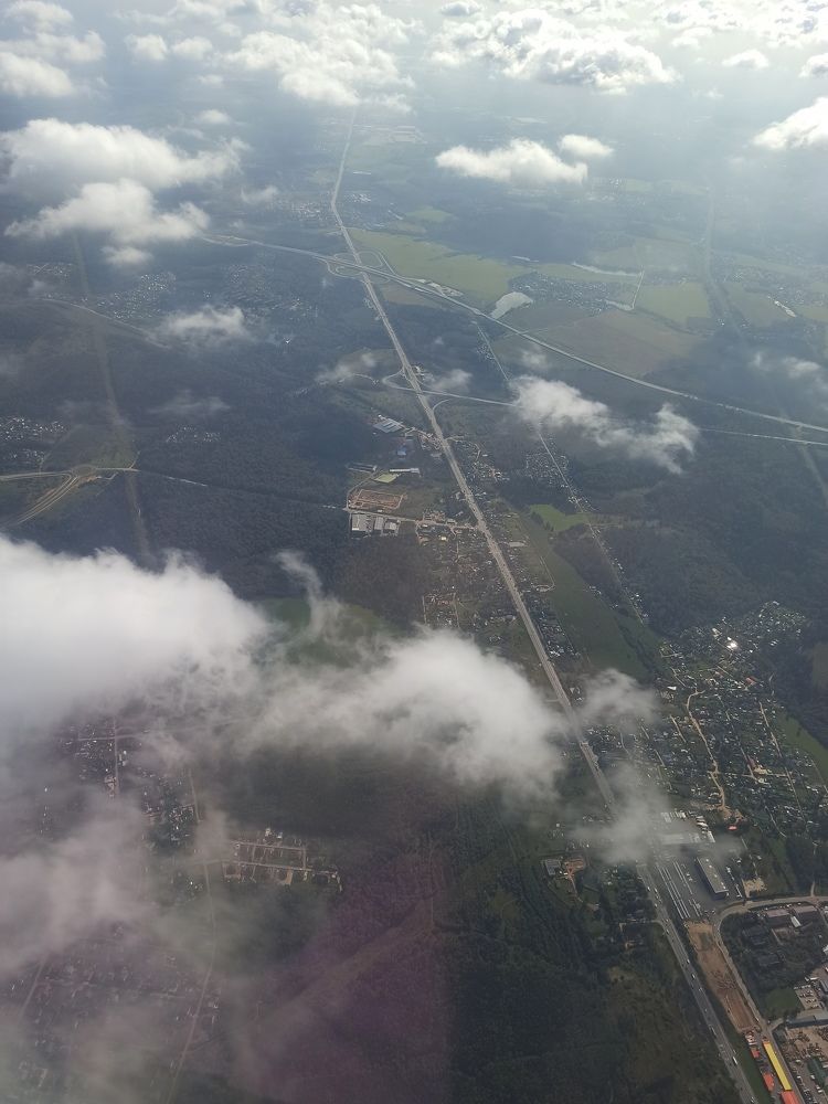 Вид из иллюминатора самолёта