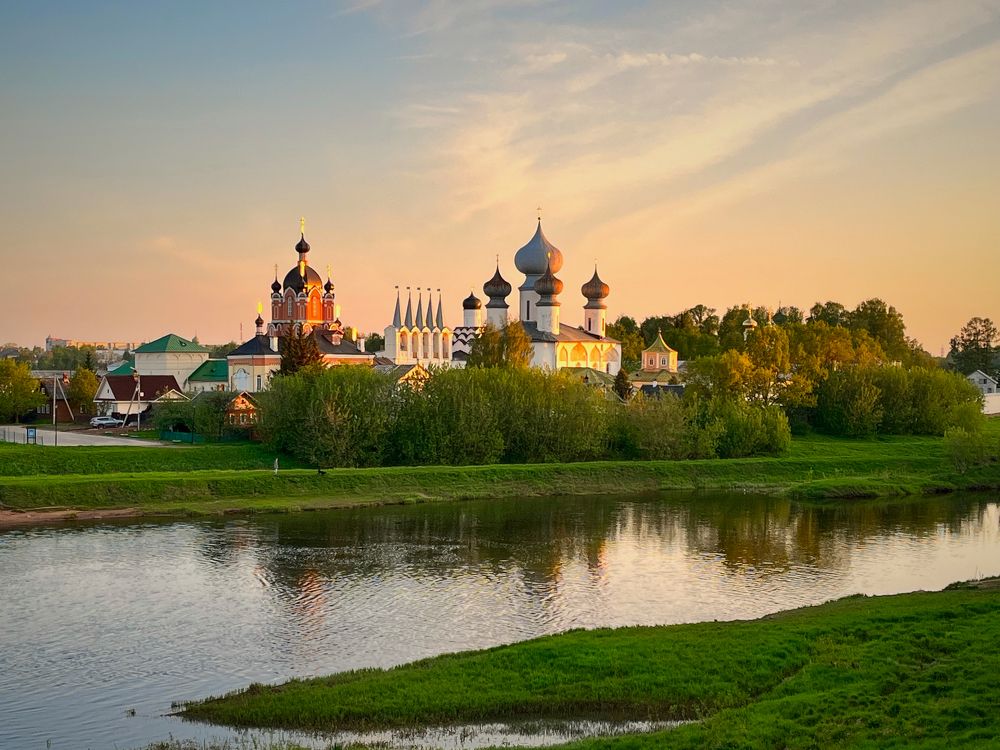 Тихвин. Вечер