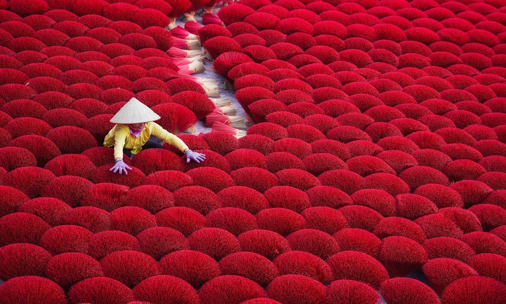 Drying incense sticks in Quang Phu Cau village